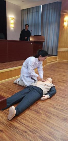 健康科普進企業(yè)——我院呼吸內(nèi)科主任陳志祥一行受邀為海創(chuàng)環(huán)保專業(yè)技術(shù)骨干開展健康培訓(xùn)(圖4)