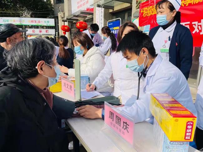 積極面對腎病 共享精彩人生——我院腎病科、內(nèi)科六支部走進(jìn)中南街道開展第十六個(gè)世界腎臟病日健康義診(圖5)