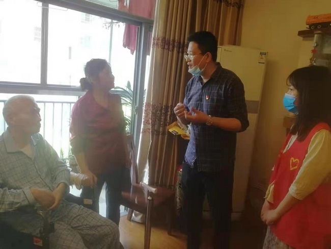 【我為群眾辦實事】我院走訪高齡腦梗患者，中醫(yī)藥制劑暖人心(圖1)