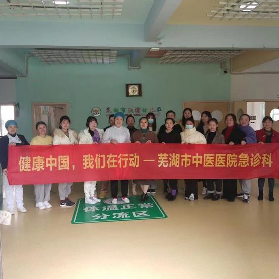 【黨史學(xué)習(xí)教育】我院內(nèi)科第九黨支部聯(lián)合急診科走進校園 進行教師急救技能培訓(xùn)系列活動(圖1)