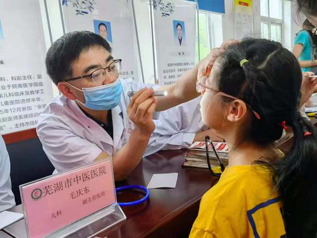【我為群眾辦實(shí)事】關(guān)愛(ài)兒童守護(hù)健康 大型專題義診在行動(dòng)(圖4)