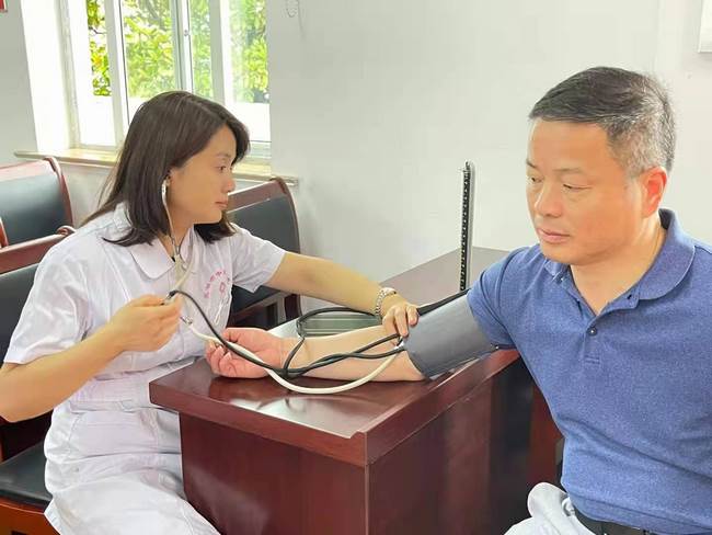 【我為群眾辦實(shí)事】關(guān)愛(ài)兒童守護(hù)健康 大型專題義診在行動(dòng)(圖6)