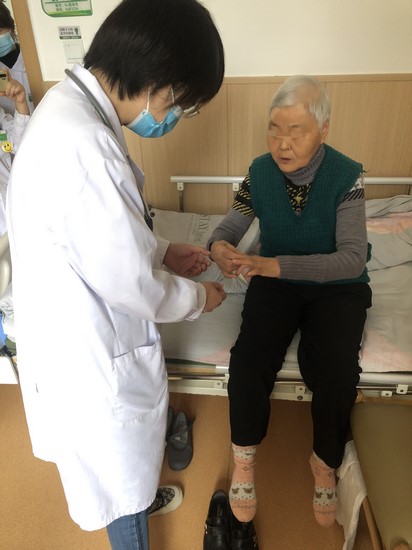 關注老年群體，健康與愛同行——我院老年醫(yī)學科走進頤樂堂老年公寓(圖4)