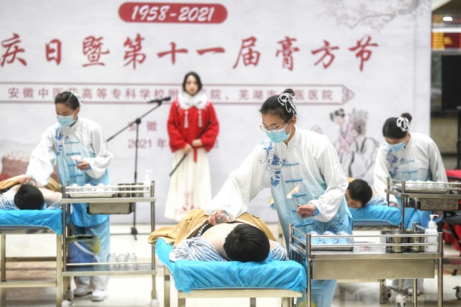 安徽中醫(yī)藥高等?？茖W校附屬醫(yī)院、蕪湖市中醫(yī)醫(yī)院院慶日暨膏方節(jié)開幕(圖2)