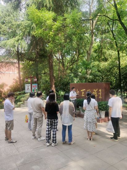 不忘初心  醫(yī)路向黨 ——內(nèi)二支部組織開(kāi)展參觀王稼祥紀(jì)念園主題黨日活動(dòng)(圖2)
