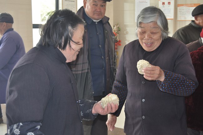 三月學(xué)雷鋒，愛心送老人——我院組織主題通訊員活動(圖3)
