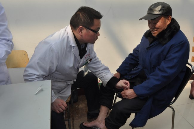 三月學(xué)雷鋒，愛心送老人——我院組織主題通訊員活動(圖5)