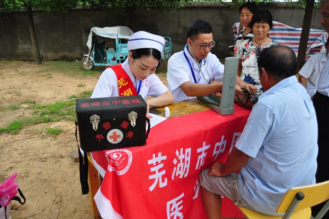 我院派出第六批抗洪搶險醫(yī)療服務分隊(圖1)