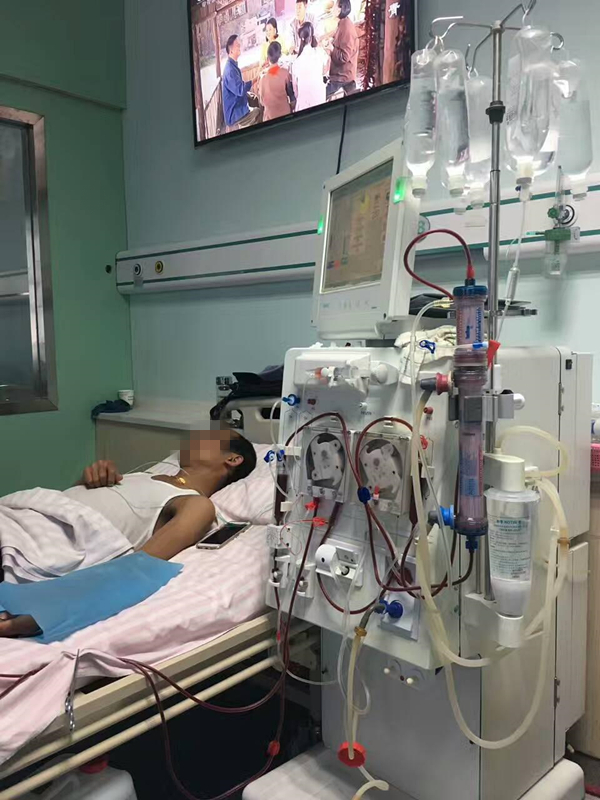 我院血透中心完成安徽省首例尿毒癥患者雙腔血液透析濾過（PHF）術(圖1)