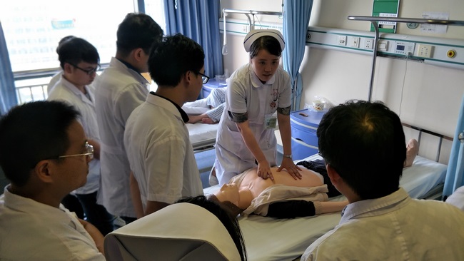 責(zé)任在心，警鐘長(zhǎng)鳴————我院組織院內(nèi)應(yīng)急急救演練(圖5)