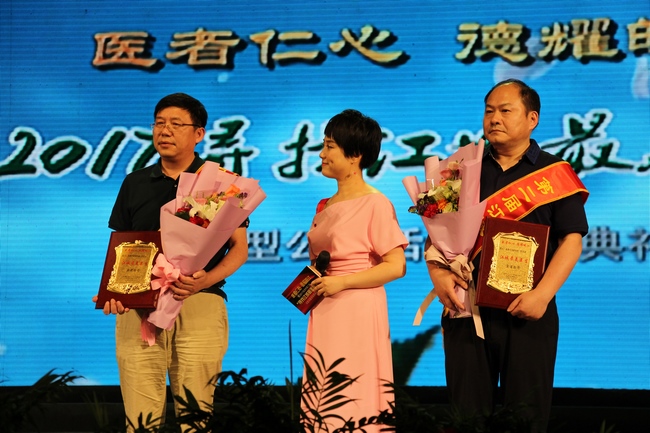醫(yī)者仁心 德耀皖江——我院骨2科主任陳先進、腫瘤科主任査名寶榮獲“蕪湖市第二屆江城最美醫(yī)生”稱號(圖5)