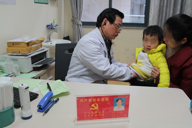 我愛兒科，志愿接力——我院兒科開展志愿服務(wù)緩解兒科就診高峰期就診壓力(圖1)