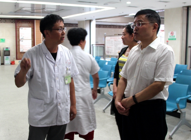 省衛(wèi)計(jì)委副主任金維加一行來我院開展《安徽省中醫(yī)藥條例》立法調(diào)研活動(dòng)(圖1)