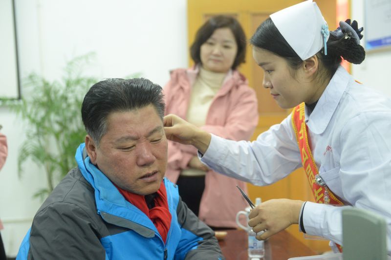 送健康 送溫暖 我院志愿者關(guān)愛(ài)軌道交通一線建設(shè)者在行動(dòng)(圖4)