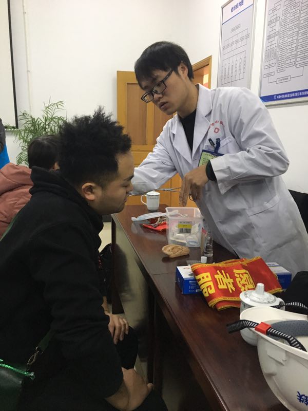 送健康 送溫暖 我院志愿者關(guān)愛(ài)軌道交通一線建設(shè)者在行動(dòng)(圖5)