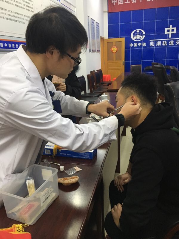 送健康 送溫暖 我院志愿者關(guān)愛(ài)軌道交通一線建設(shè)者在行動(dòng)(圖6)