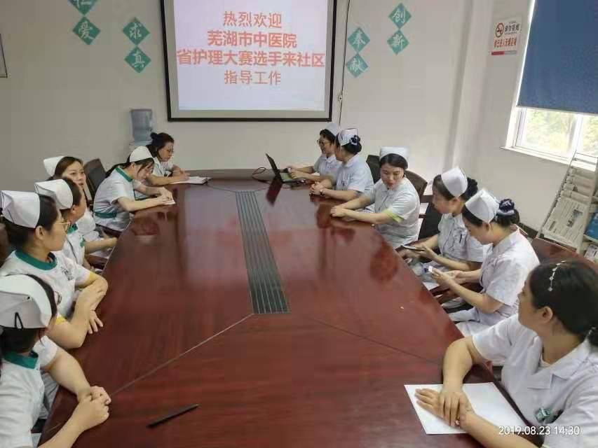 護(hù)理部組織市護(hù)理技能大賽獲獎護(hù)士深入醫(yī)聯(lián)體社區(qū)開展技術(shù)指導(dǎo)(圖1)