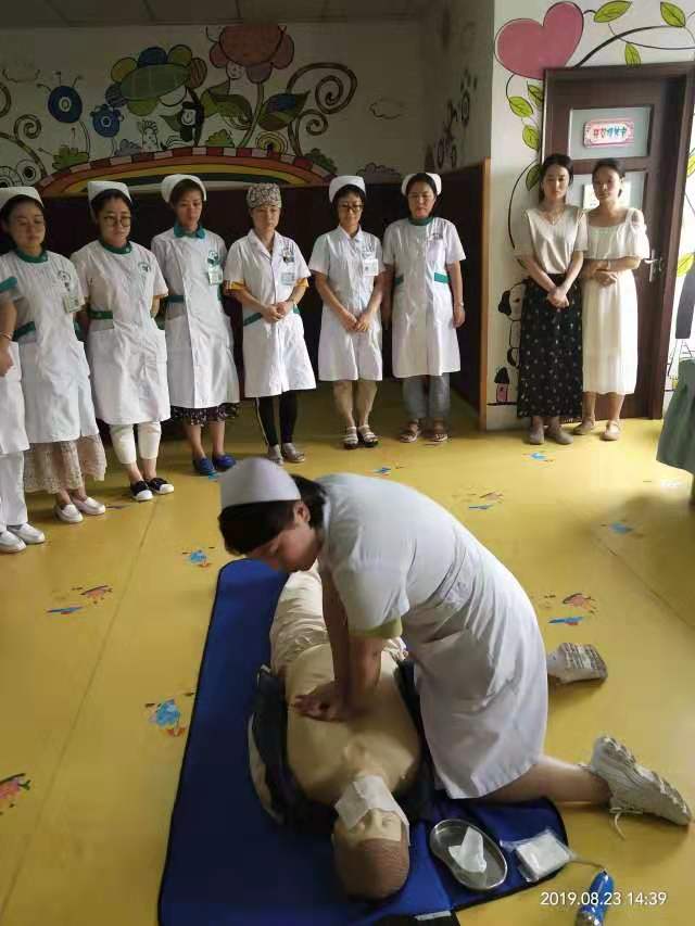 護(hù)理部組織市護(hù)理技能大賽獲獎護(hù)士深入醫(yī)聯(lián)體社區(qū)開展技術(shù)指導(dǎo)(圖3)