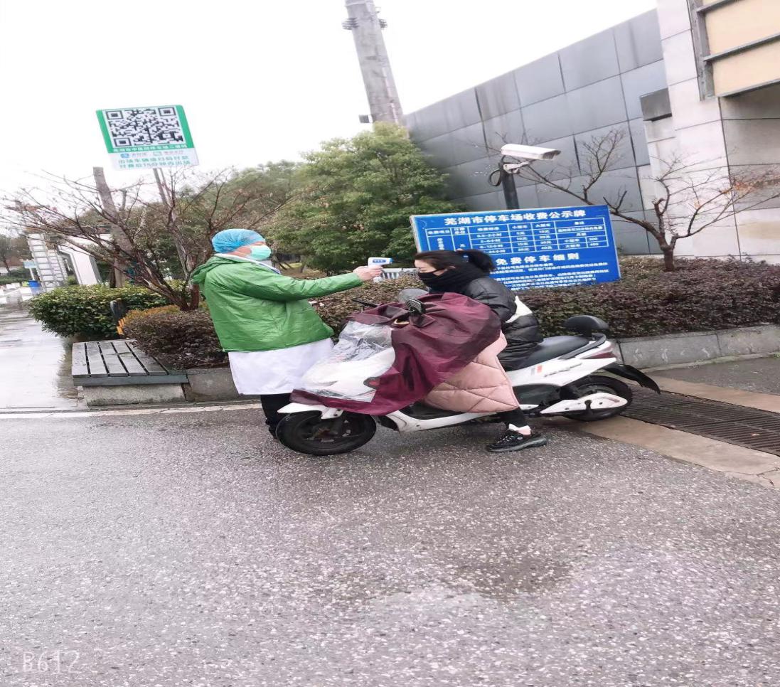 【讓黨旗在防控一線高高飄揚(yáng)】疫情防控，黨員志愿者在行動(dòng)！(圖6)