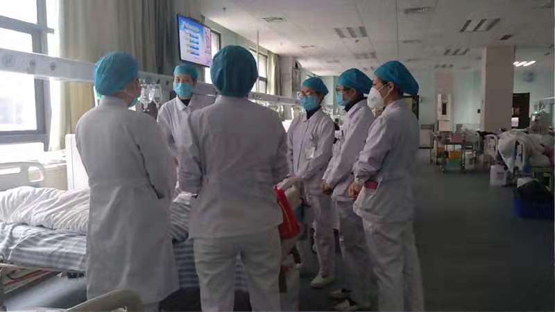 前線(xiàn)逆行者，守家血透人(圖1)