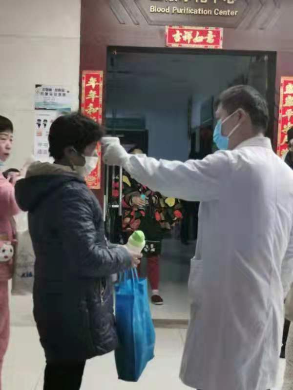 前線(xiàn)逆行者，守家血透人(圖3)