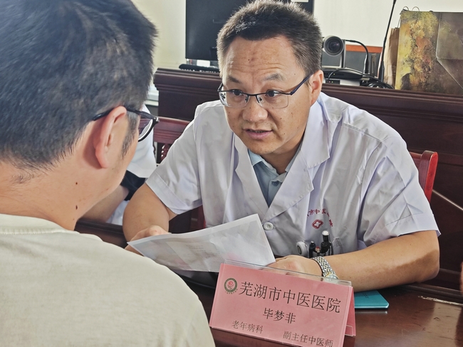 市財政局與我院攜手走進(jìn)龍泉村開展中醫(yī)藥文化宣傳月健康義診活動(圖3)