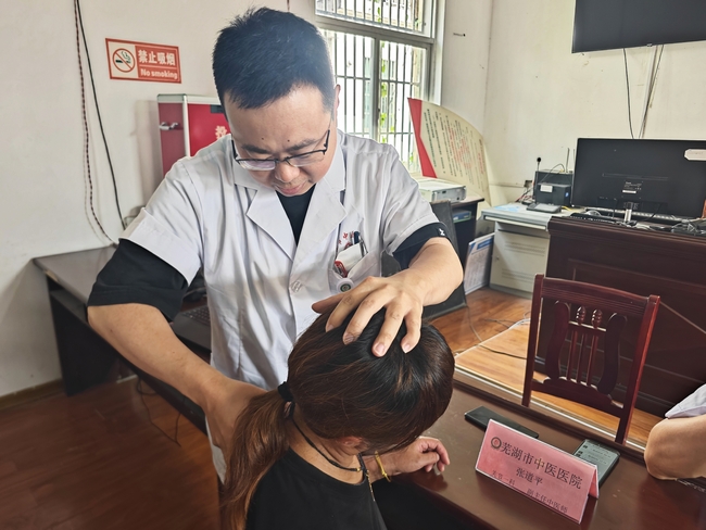 市財政局與我院攜手走進(jìn)龍泉村開展中醫(yī)藥文化宣傳月健康義診活動(圖8)