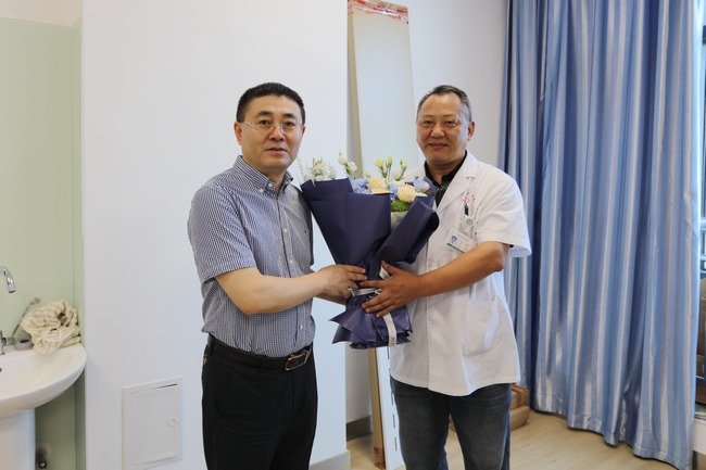 德馨于行 技精于勤|院領(lǐng)導(dǎo)一線慰問暖人心 醫(yī)師節(jié)致敬醫(yī)者顯真情(圖2)