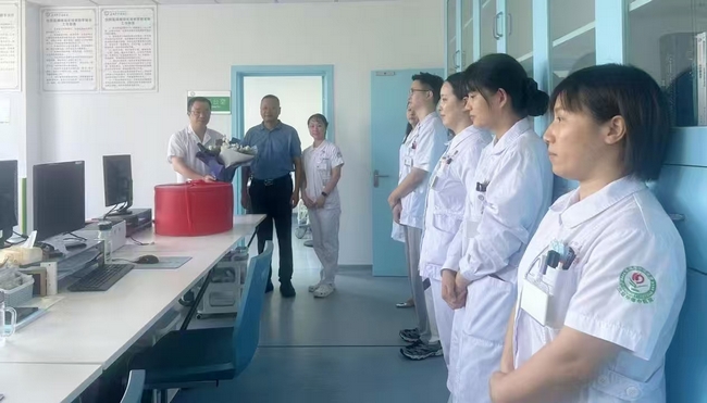 德馨于行 技精于勤|院領(lǐng)導(dǎo)一線慰問暖人心 醫(yī)師節(jié)致敬醫(yī)者顯真情(圖9)
