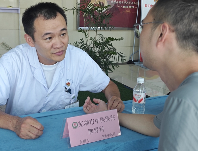 德馨于行 技精于勤｜我院開展醫(yī)師節(jié)大型義診活動(dòng)走進(jìn)企業(yè)送健康(圖4)