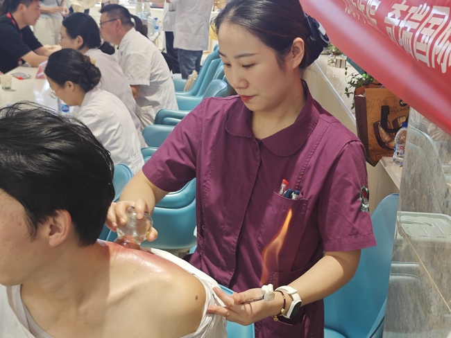 德馨于行 技精于勤｜我院開展醫(yī)師節(jié)大型義診活動(dòng)走進(jìn)企業(yè)送健康(圖13)